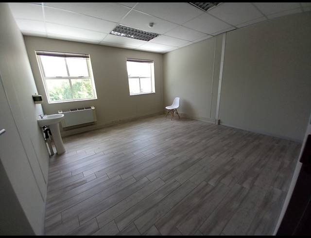 220M² OFFICE TO LET IN BRYANSTON